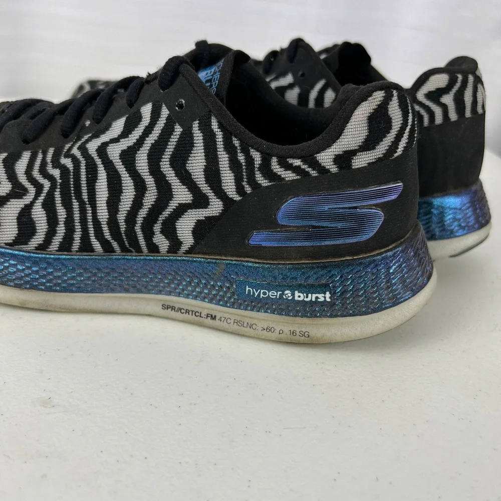 Skechers Go Run Razor 3 Cloak Running Shoes Womens 6 Black Zebra Lace Up Low Top